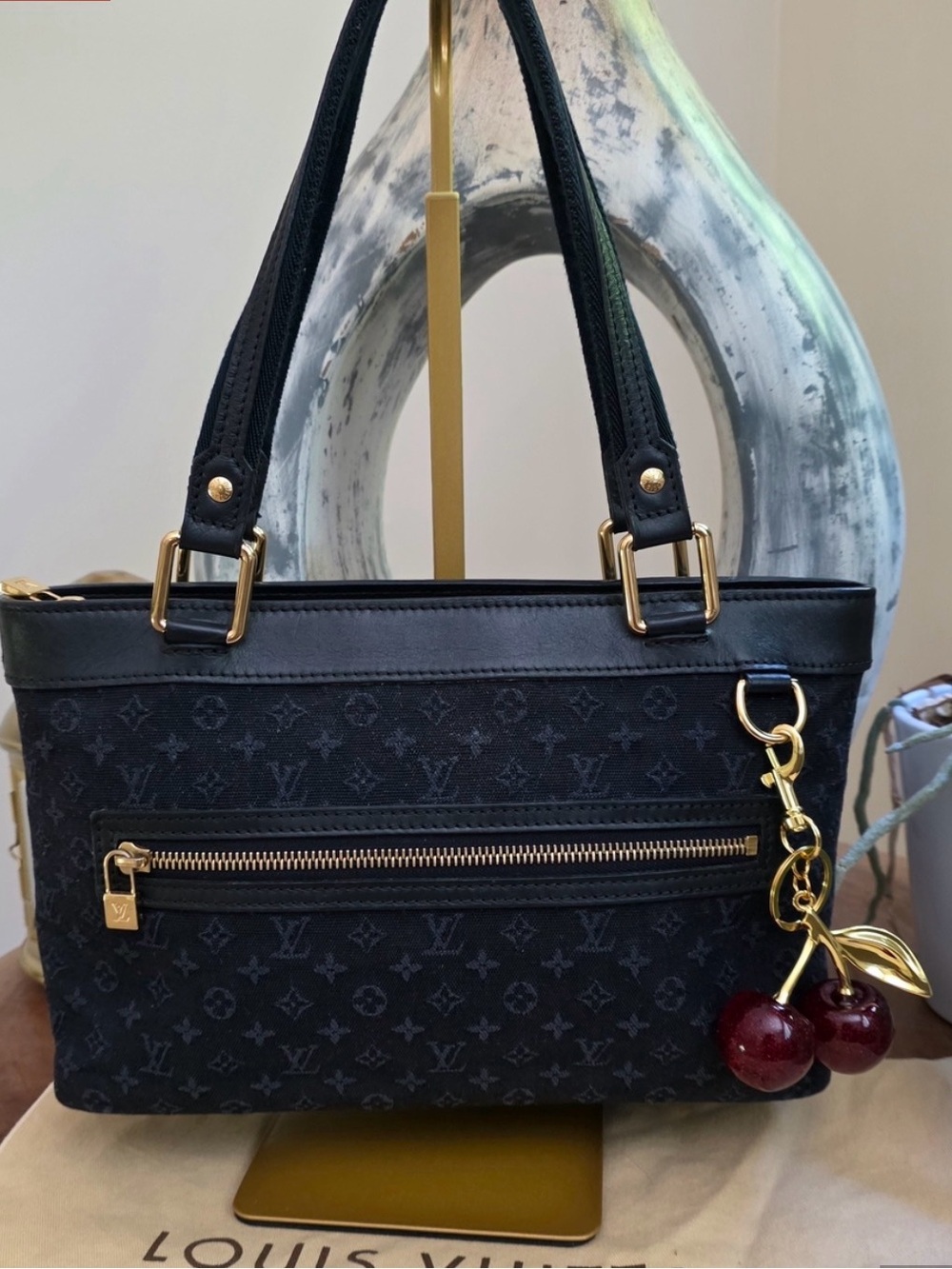 Make an offer!!❤️ Authentic, Louis Vuitton Lucille PM in Navy Blue